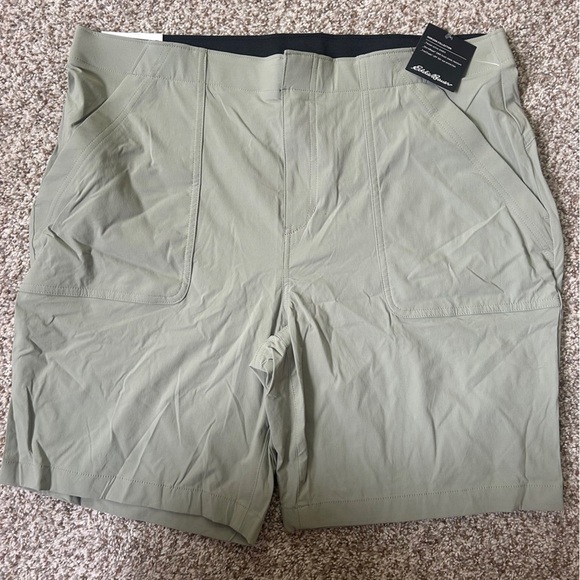 NWT Eddie Bauer Horizon Bermuda Sage Green Shorts Casual Comfy Summer 16 - Picture 1 of 8